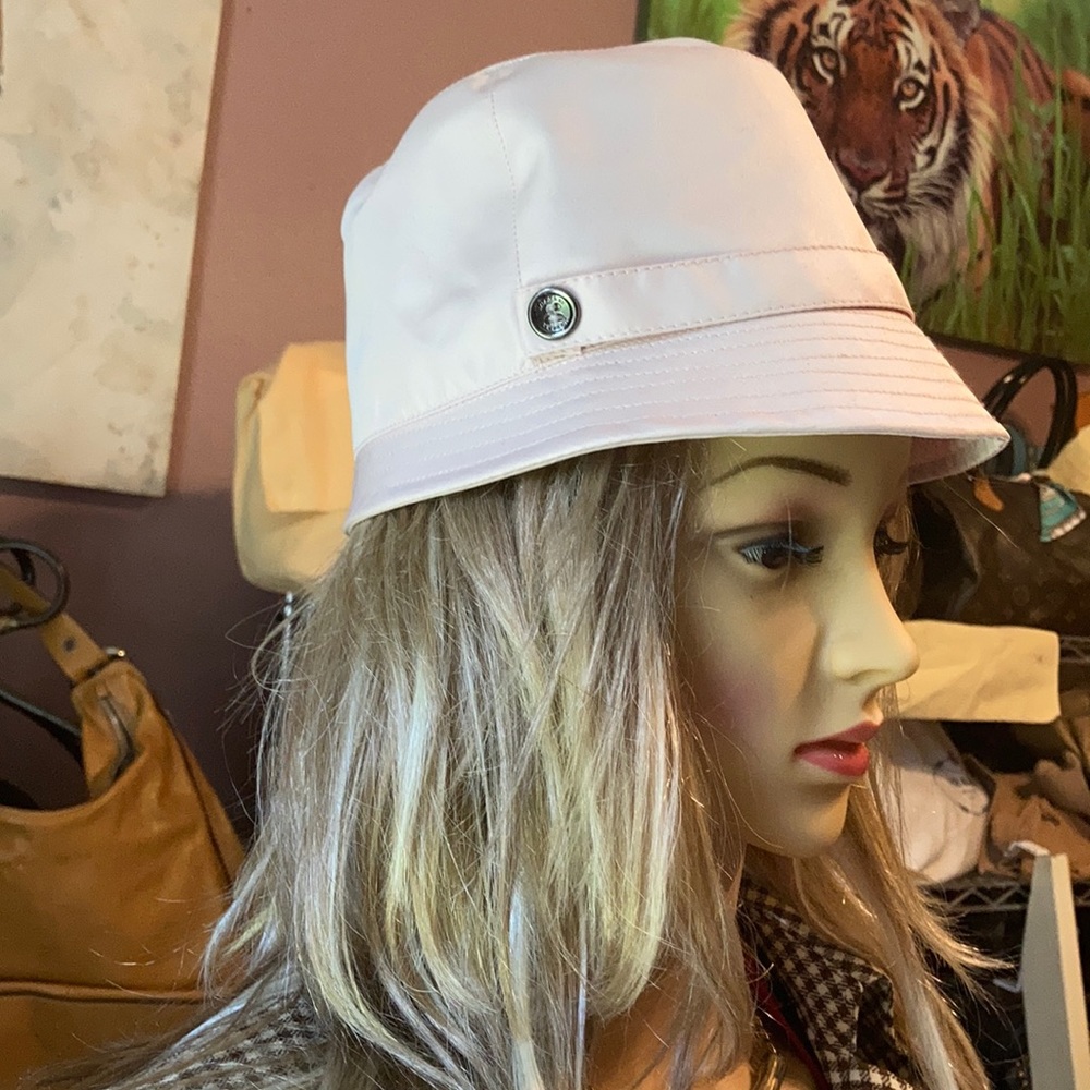 Burberry hat great condition size medium
